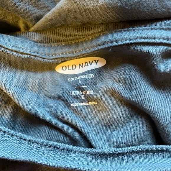 3/$25 Old Navy Tee - Picture 2 of 2